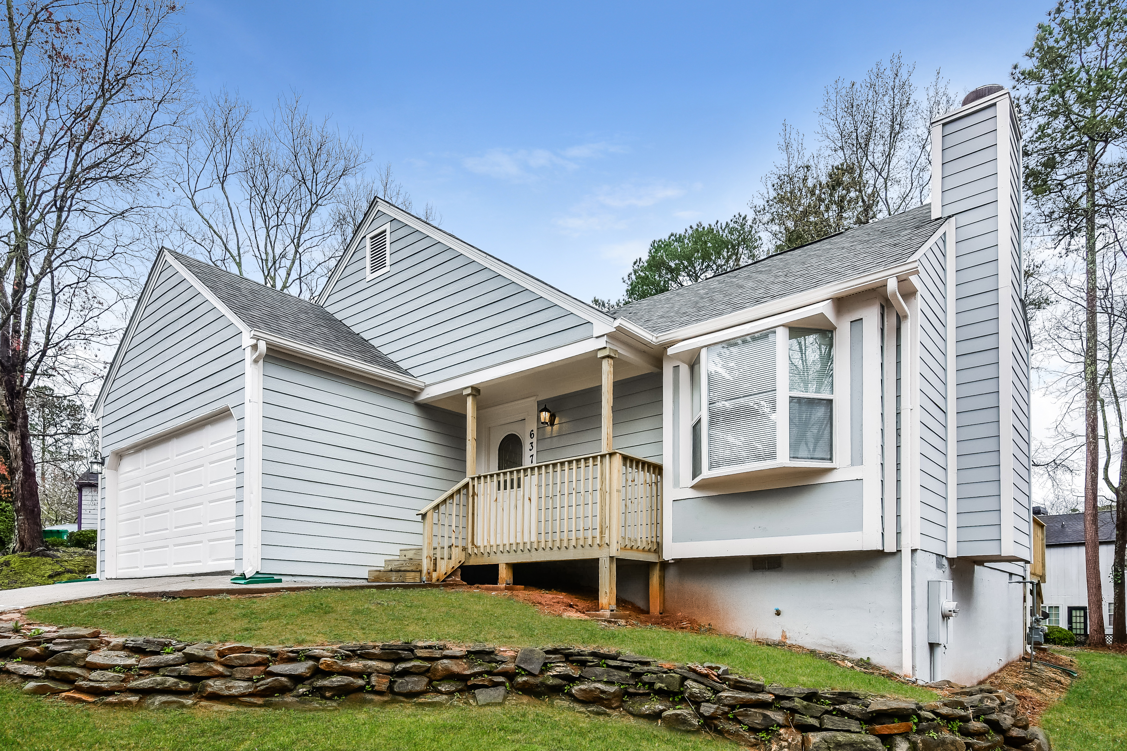 637 Woodcrest Manor Dr Stone Mountain, GA 30083